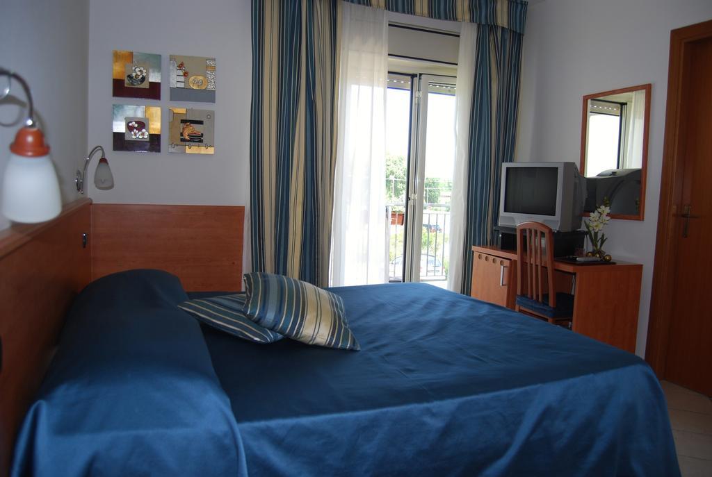 Telma Hotel Террачина Экстерьер фото